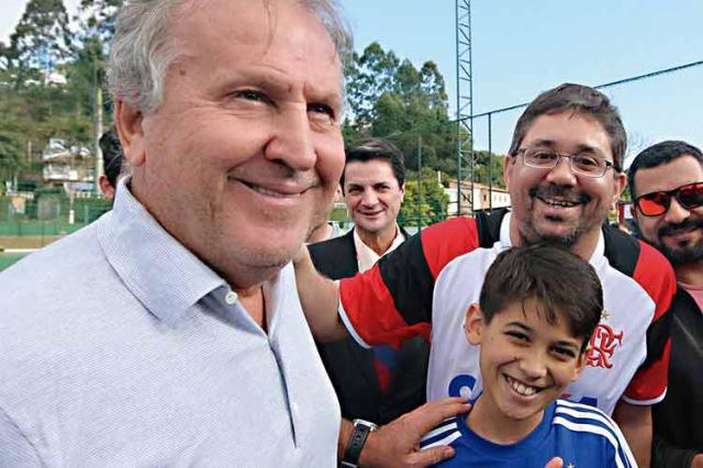 1677914086585091097.jpg Zico-e-torcedores-Leonardo-Costa.jpg