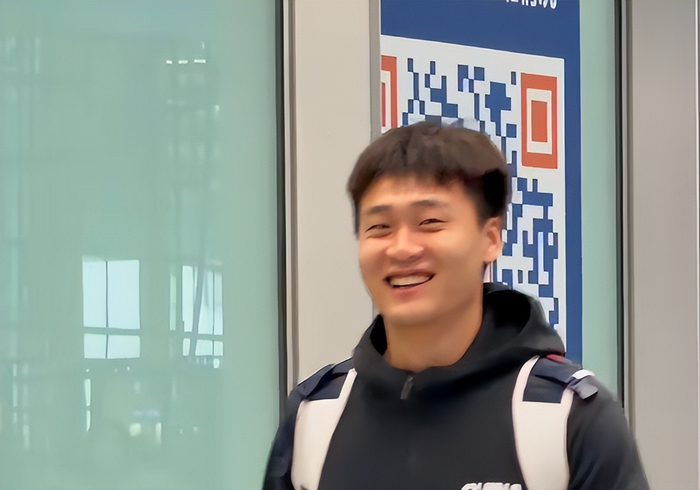 开云体育平台-男篮回国!赵睿廖三宁超开心,赵继伟竖大拇指,张镇麟李弘权畅谈|世预赛|比赛|全明星_新浪体育_新浪新闻